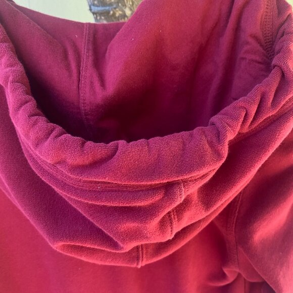 Women's Red Caslon Sweatshirt Size Medium - Picture 9 of 10